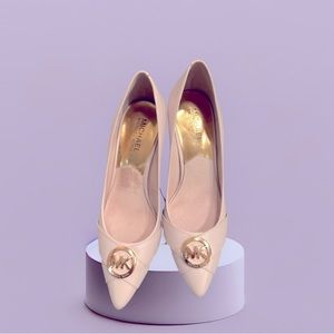Caroline Charm Pump